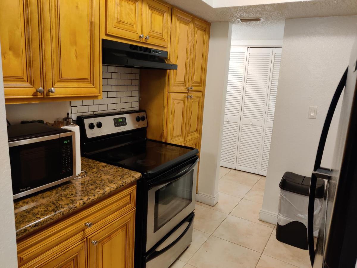 Centauri Vacation Rentals Beautiful 2-Bedroom Condo, Near All Orlando Attractions, Free Parking & Wi-Fi, King Bed Exterior foto